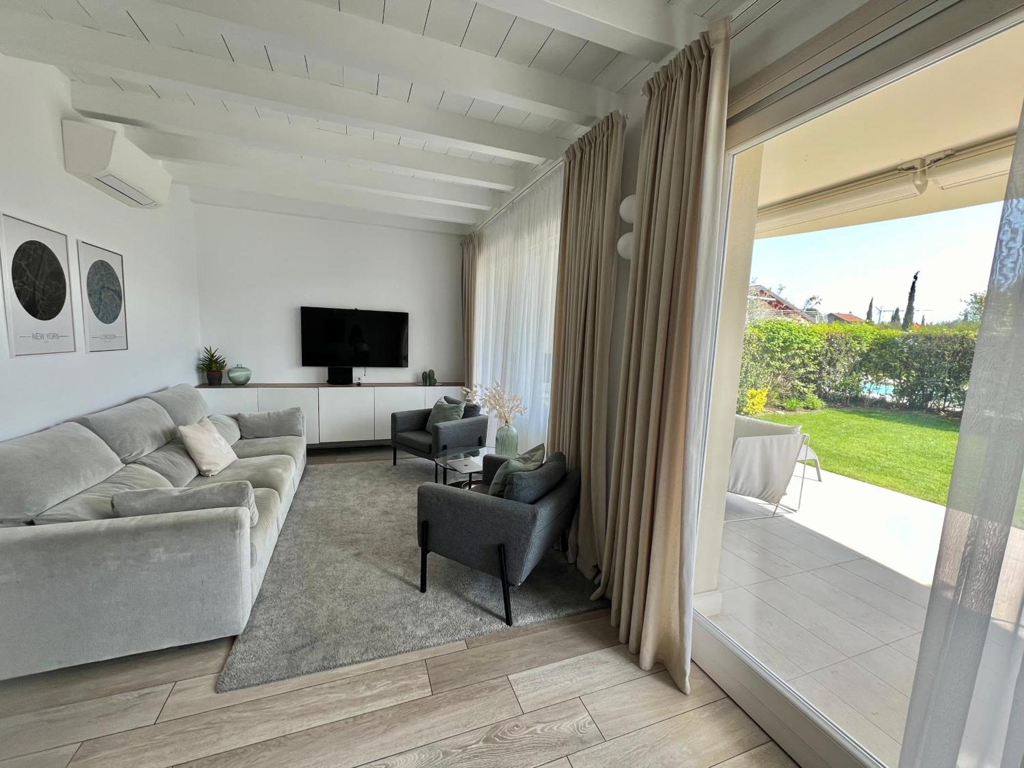 Paganini Suites And Apartments Sirmione Habitación foto